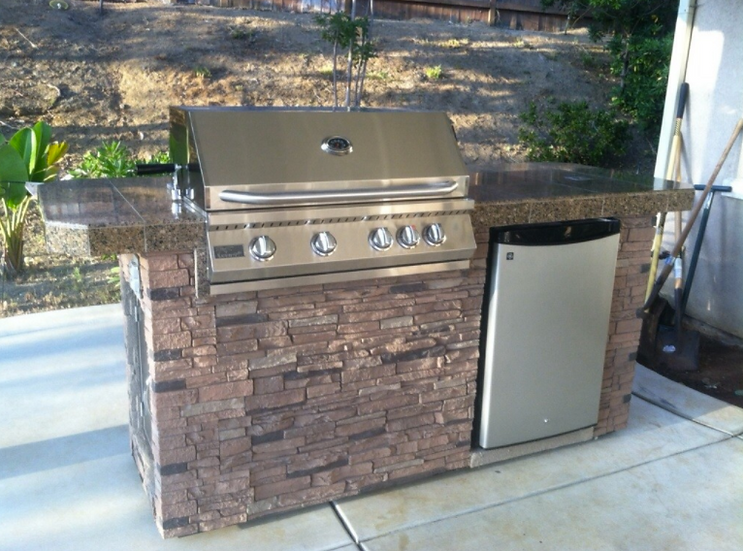 KoKoMo Grills St.John 7'6" BBQ Island with Bar on Three Sides and 4 Burner Built in BBQ Grill